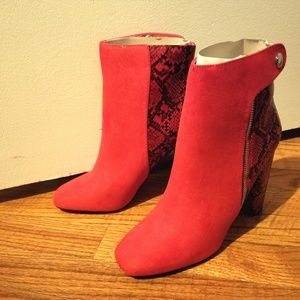 Yalah Side Zip Bootie JustFab